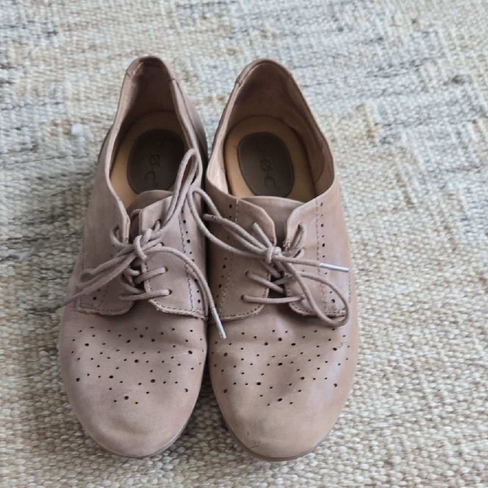 b.o.c. Women's Taupe Lace-Up Flats